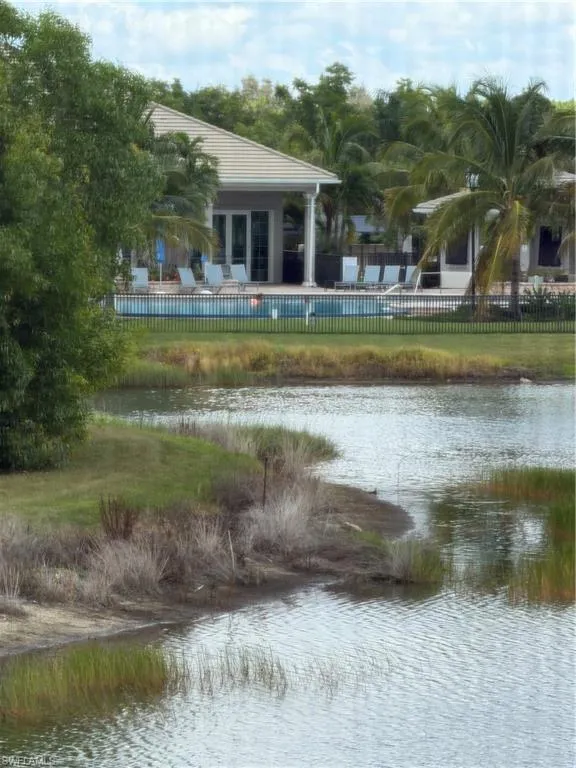 251 Indies Dr E #201 Naples, FL 34114