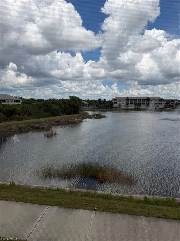 251 Indies Dr E #201 Naples, FL 34114