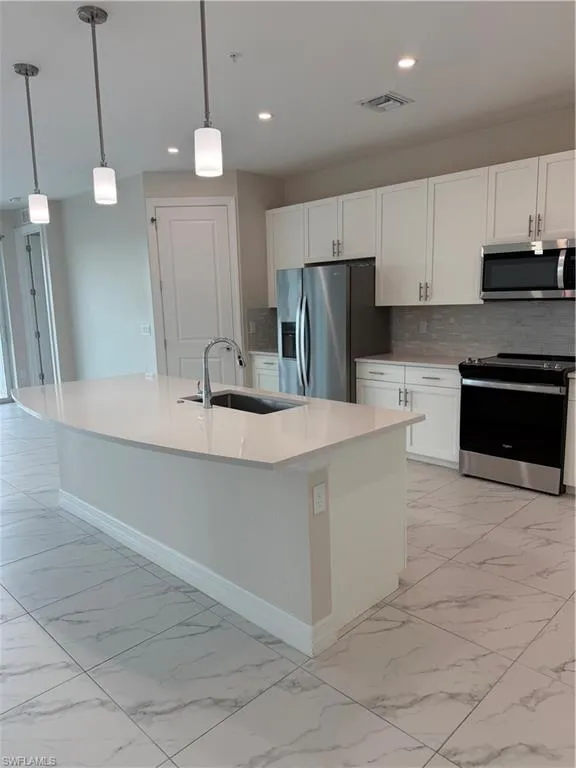 251 Indies Dr E #201 Naples, FL 34114