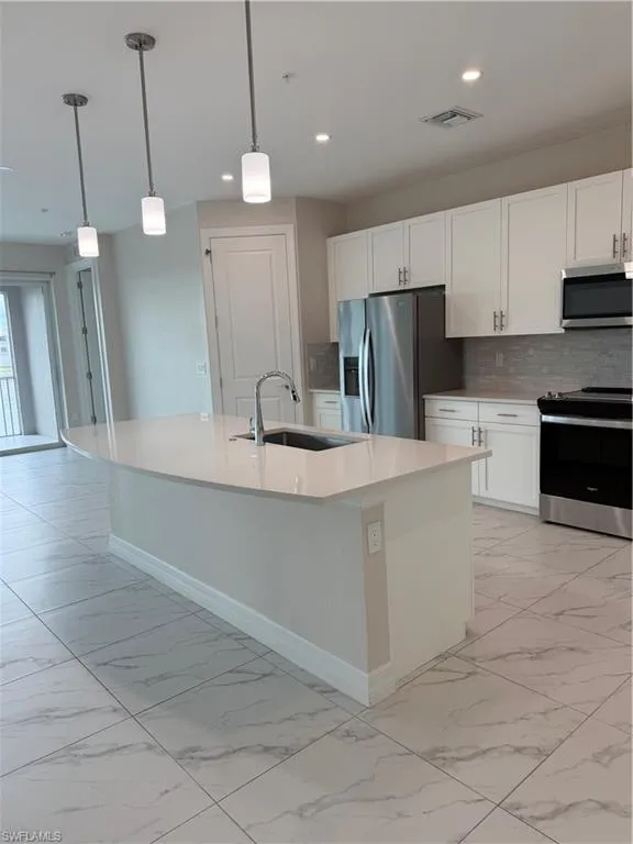 251 Indies Dr E #201 Naples, FL 34114