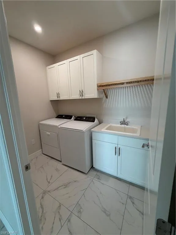 251 Indies Dr E #201 Naples, FL 34114