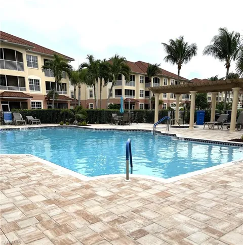 1137 Van Loon Commons Circle #202
