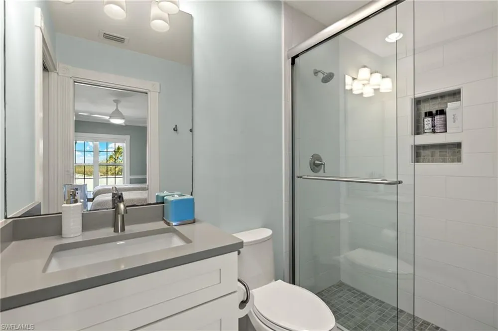 411 Bella Vista Way E Sanibel, FL 33957