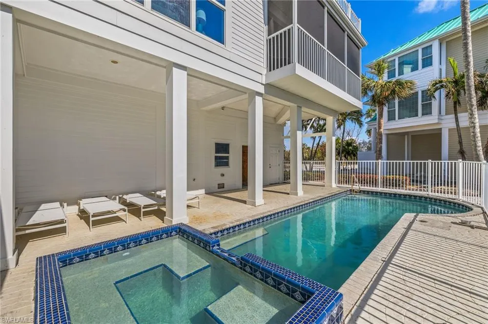 411 Bella Vista Way E Sanibel, FL 33957