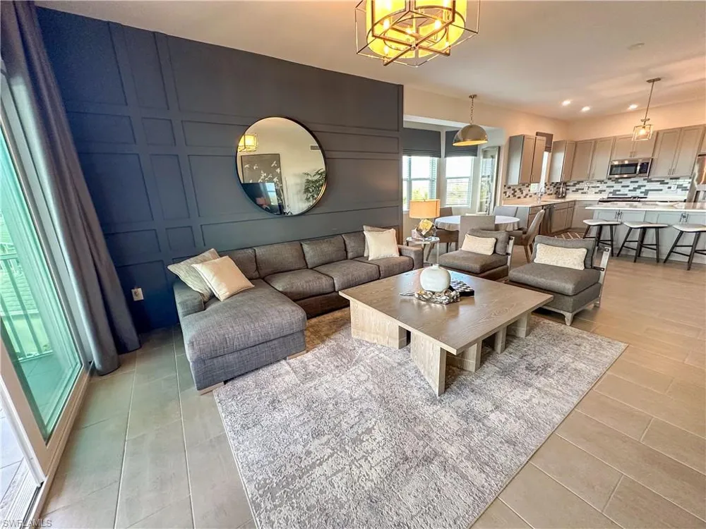 163 Indies Drive E #206 Naples, FL 34114