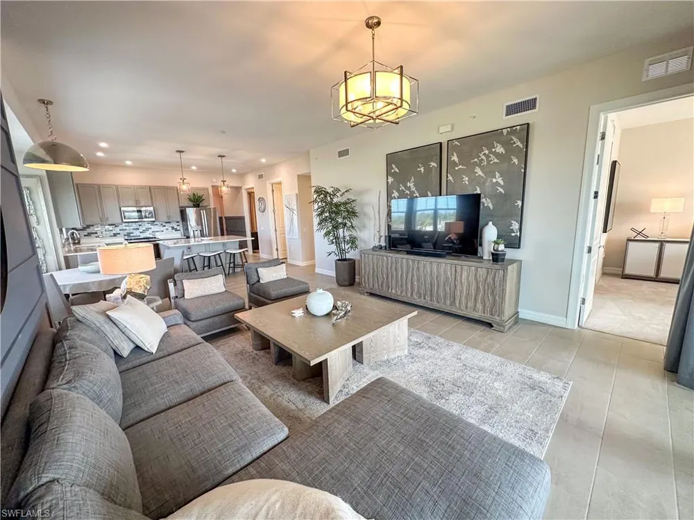 163 Indies Drive E #206 Naples, FL 34114