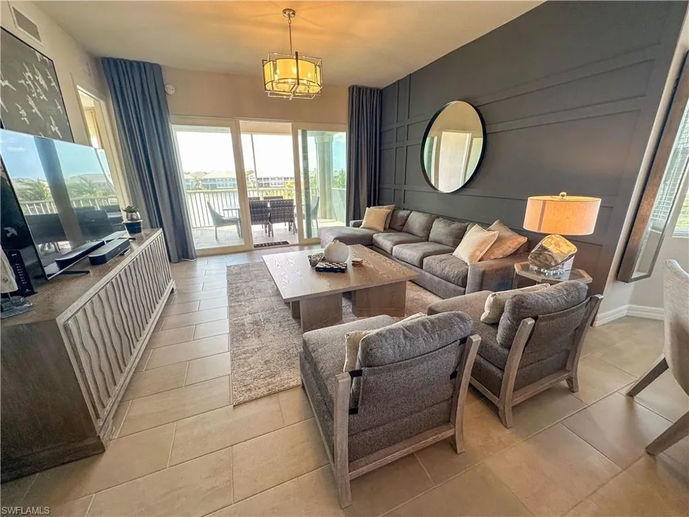 163 Indies Drive E #206 Naples, FL 34114
