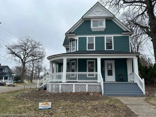 82 PALMER AVENUE Pontiac City, MI 48341