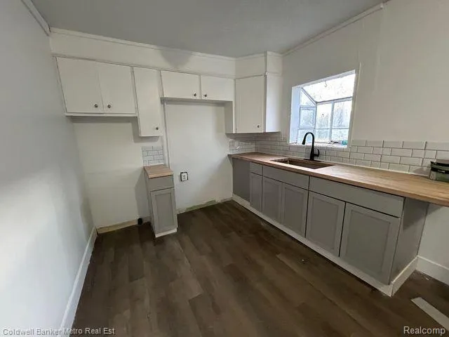 82 PALMER AVENUE Pontiac City, MI 48341