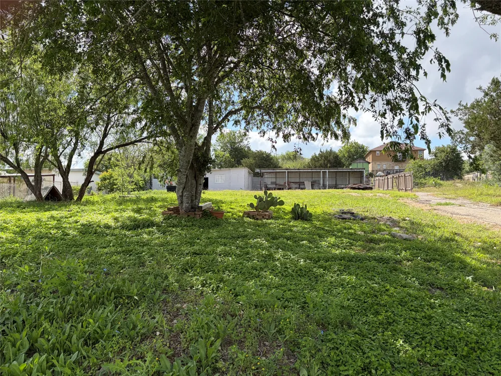 207 Cresthill Causeway Kyle, TX 78640