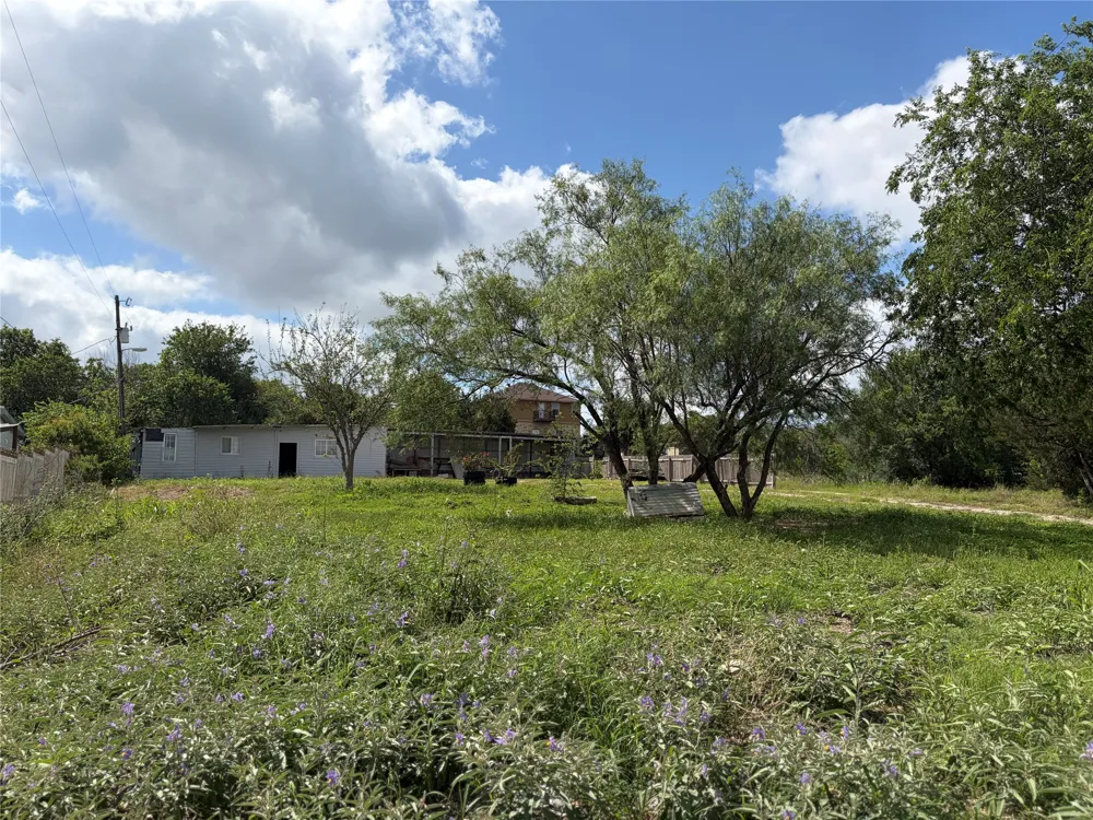207 Cresthill Causeway Kyle, TX 78640
