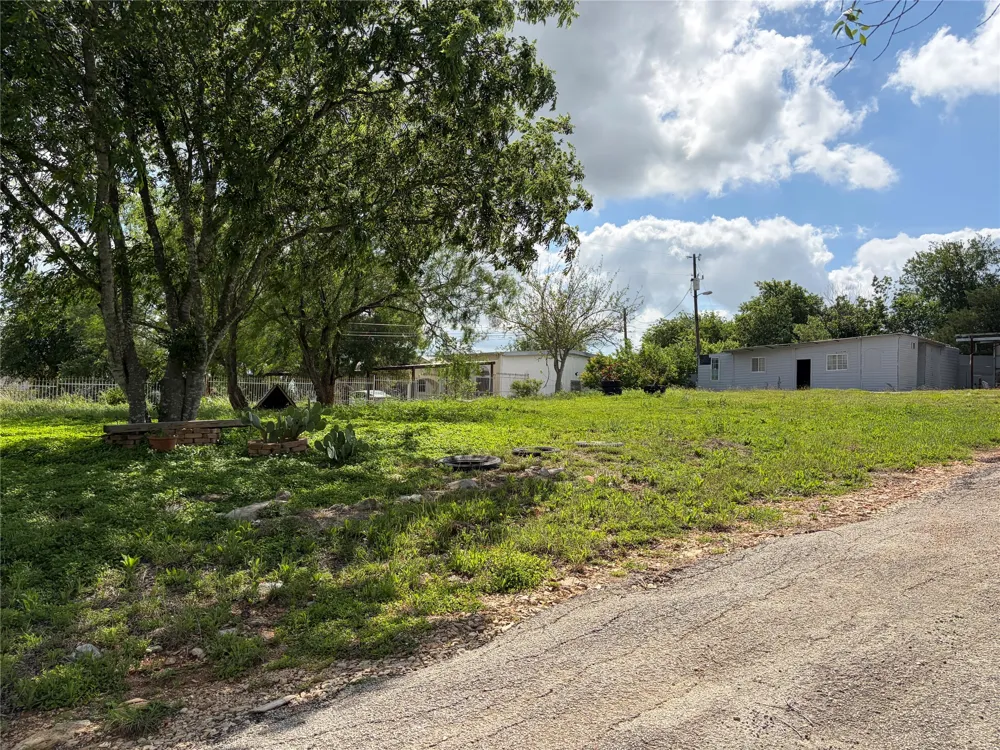 207 Cresthill Causeway Kyle, TX 78640