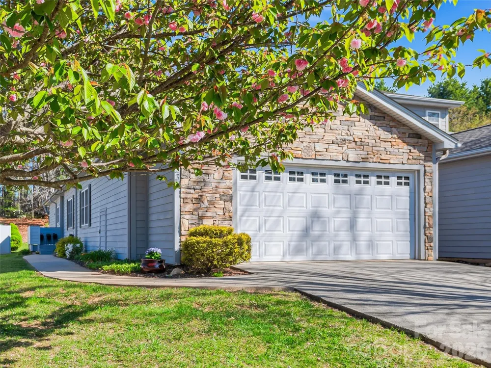 23 Holiday Drive Arden, NC 28704