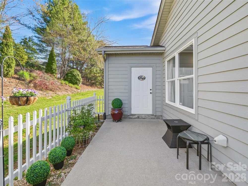 23 Holiday Drive Arden, NC 28704