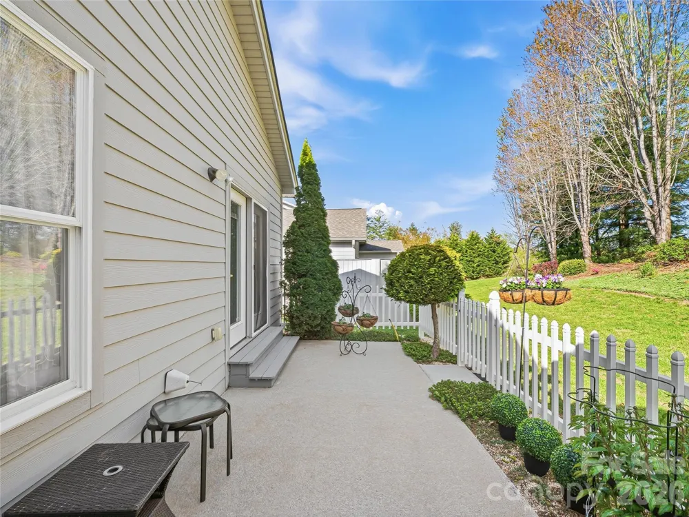 23 Holiday Drive Arden, NC 28704