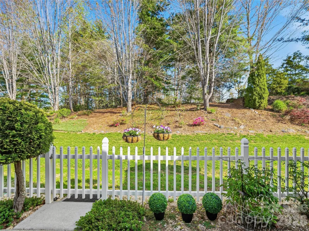 23 Holiday Drive Arden, NC 28704