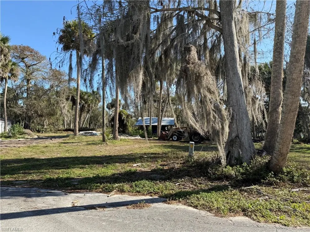 1129 Martin Boulevard Moore Haven, FL 33471