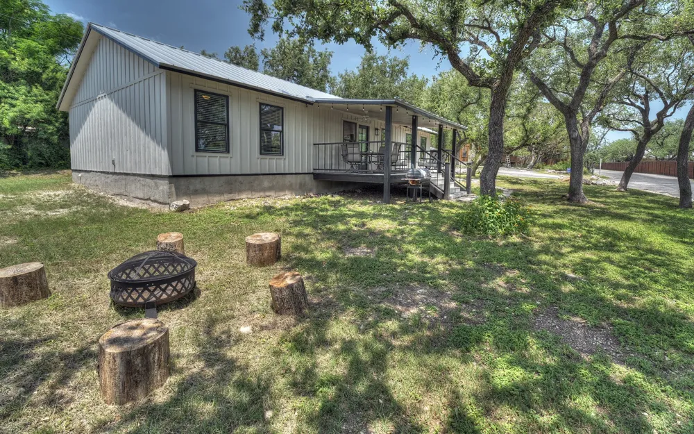 190 Oak Hill Drive Leakey, TX 78873