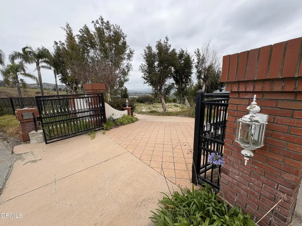 690 Corriente Court Camarillo, CA 93010