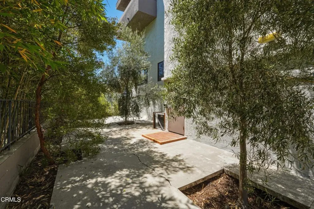 5260 Bellingham Avenue Los Angeles, CA 91607