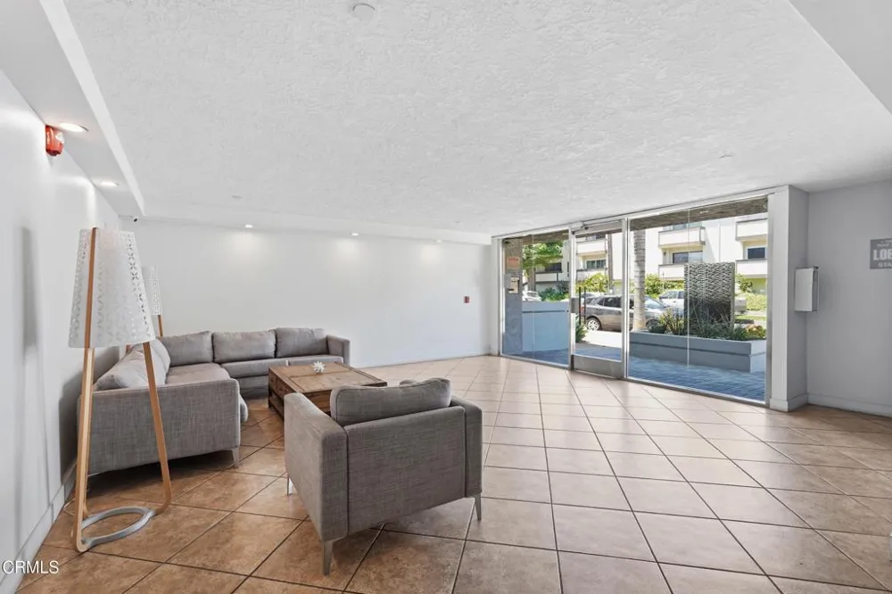 5260 Bellingham Avenue Los Angeles, CA 91607