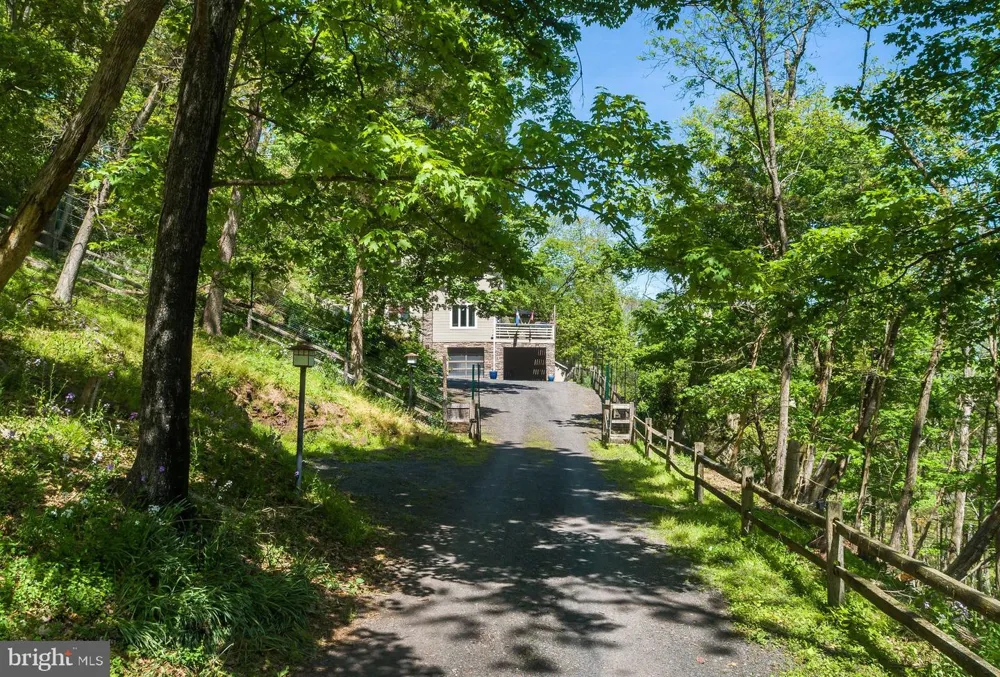 272 HEADQUARTERS ROAD Erwinna, PA 18920