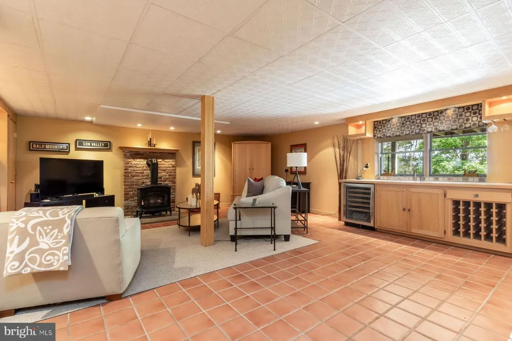 272 HEADQUARTERS ROAD Erwinna, PA 18920