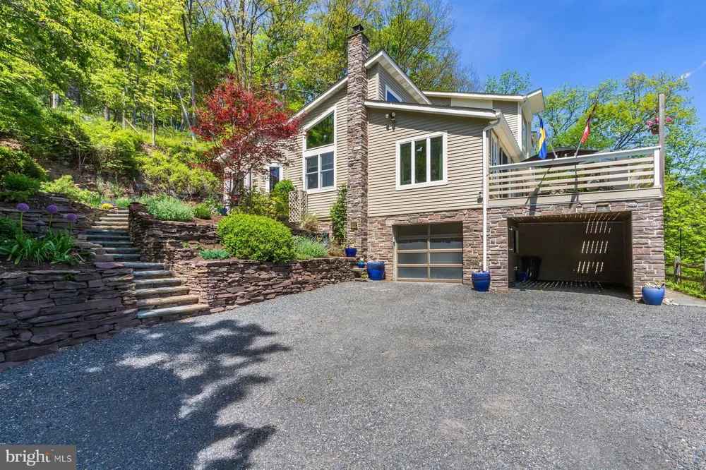 272 HEADQUARTERS ROAD Erwinna, PA 18920