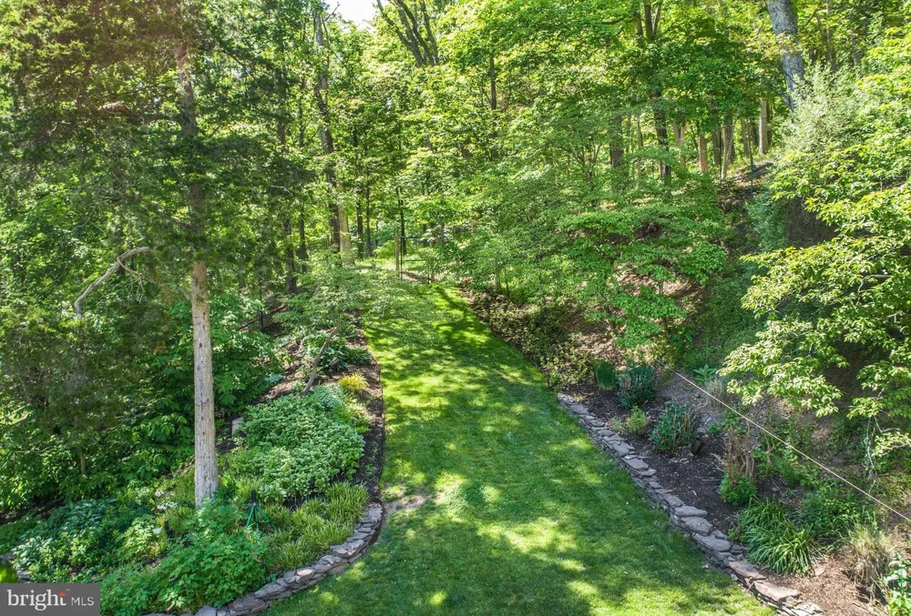 272 HEADQUARTERS ROAD Erwinna, PA 18920
