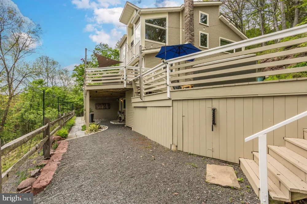272 HEADQUARTERS ROAD Erwinna, PA 18920