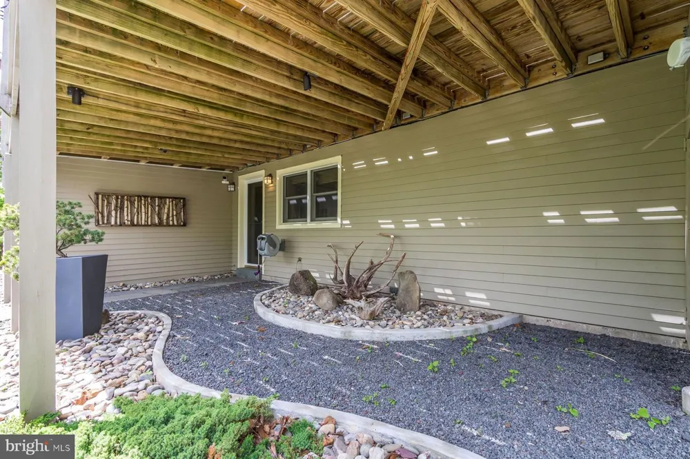 272 HEADQUARTERS ROAD Erwinna, PA 18920