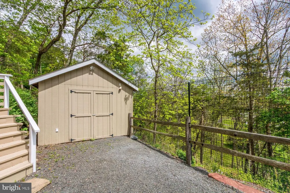 272 HEADQUARTERS ROAD Erwinna, PA 18920