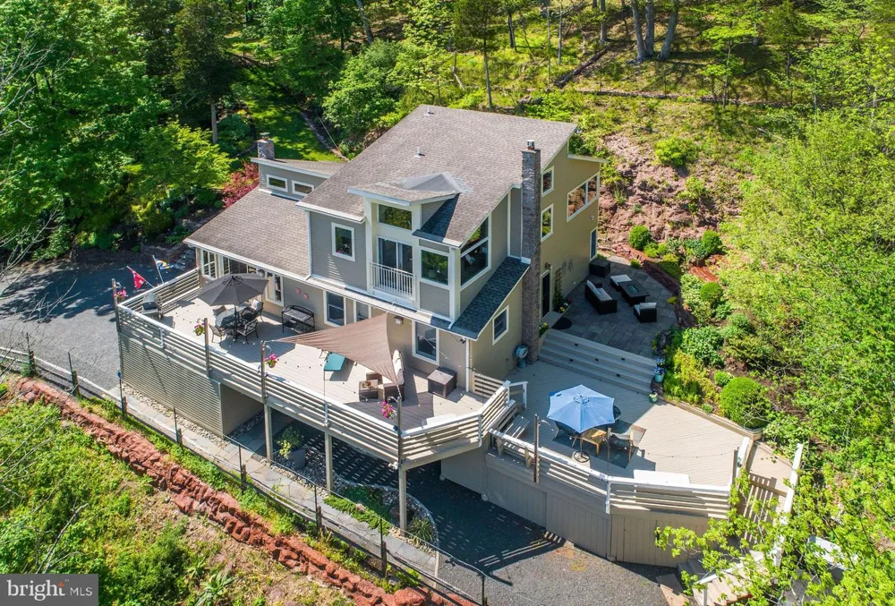 272 HEADQUARTERS ROAD Erwinna, PA 18920