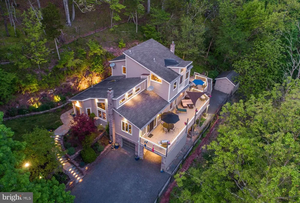 272 HEADQUARTERS ROAD Erwinna, PA 18920