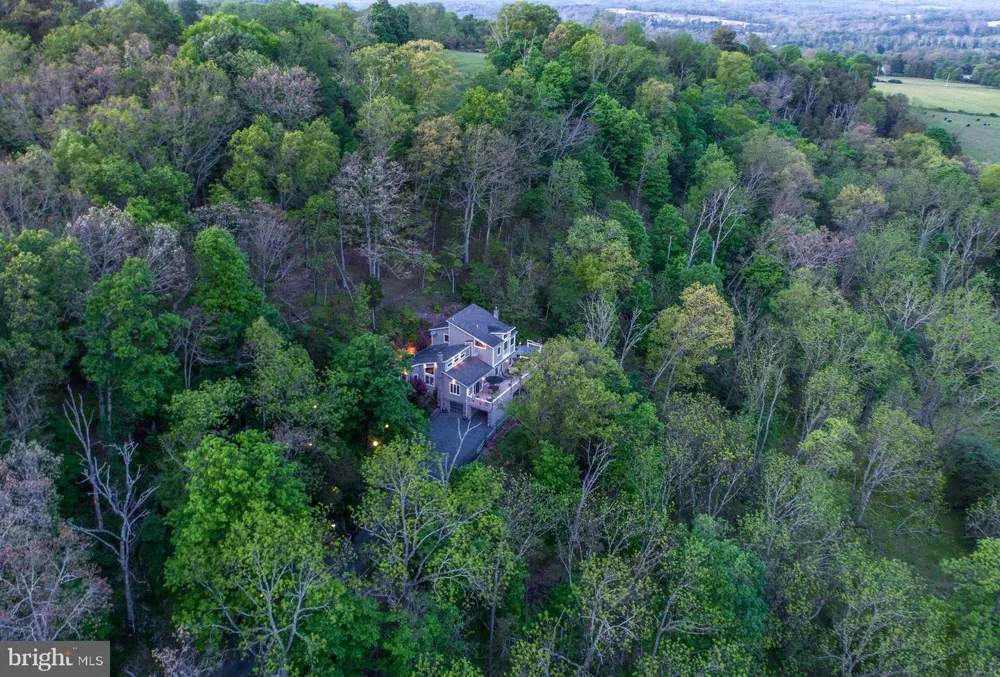 272 HEADQUARTERS ROAD Erwinna, PA 18920