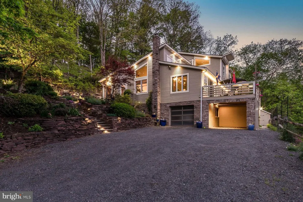 272 HEADQUARTERS ROAD Erwinna, PA 18920