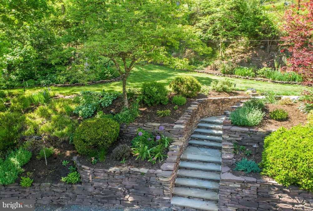 272 HEADQUARTERS ROAD Erwinna, PA 18920