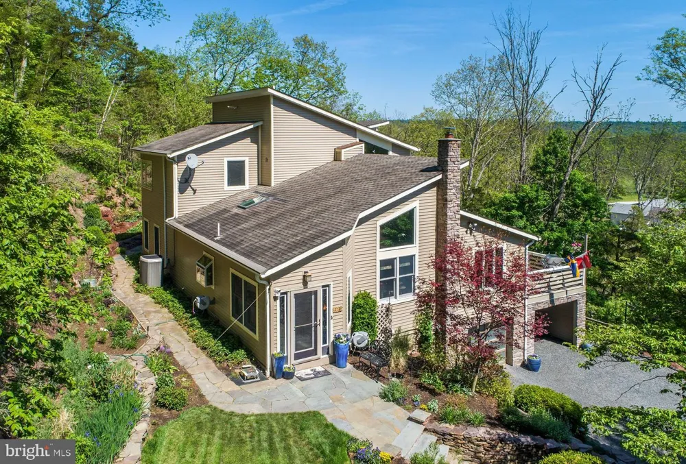 272 HEADQUARTERS ROAD Erwinna, PA 18920