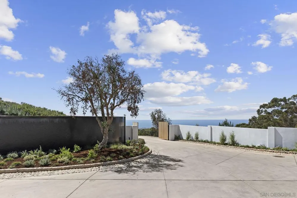 7151 Romero Loop La Jolla, CA 92037