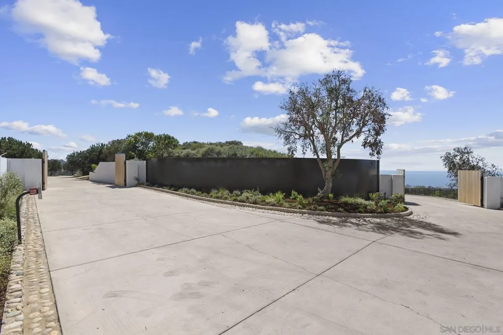 7151 Romero Loop La Jolla, CA 92037