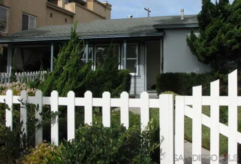 1268 Grand