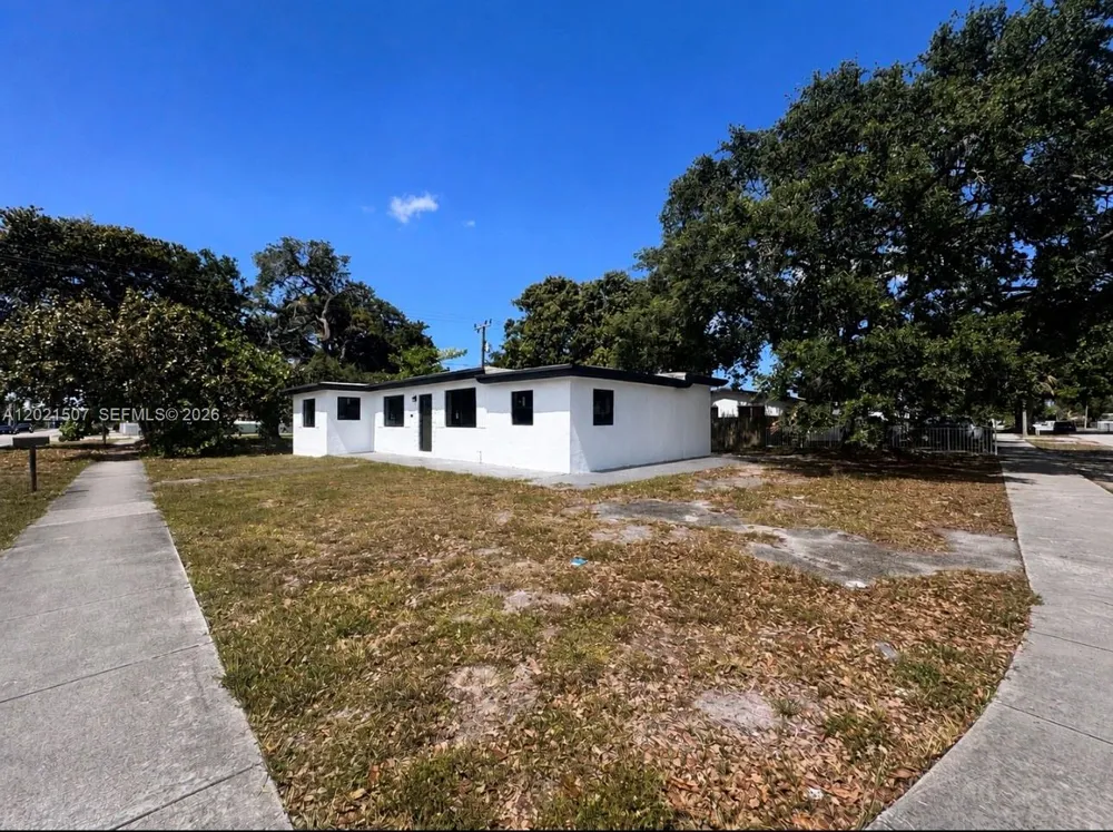 16301 NW 32nd Ave Miami Gardens, FL 33054