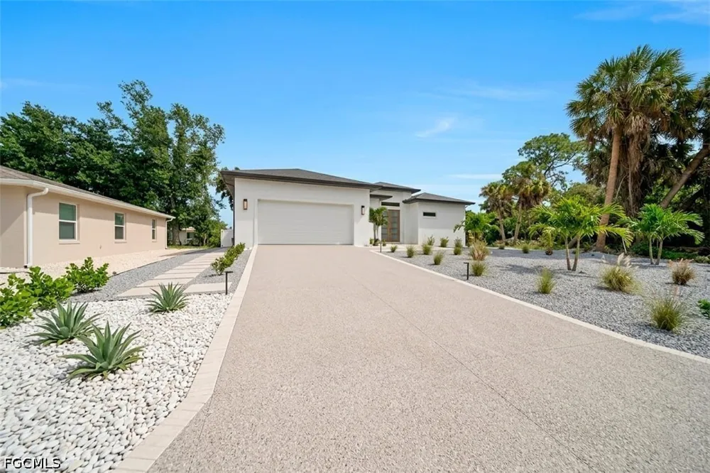 EAGLE PASS STREET North Port, FL 34286