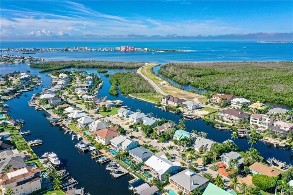 18291 Deep Passage Lane Fort Myers Beach, FL 33931
