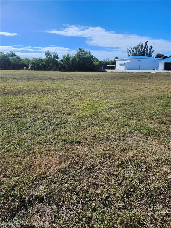 7665 Barrancas Avenue Bokeelia, FL 33922