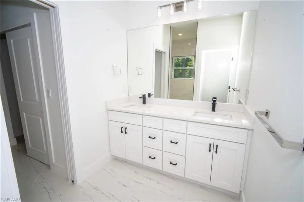 18141 E Wintergarden Avenue Port Charlotte, FL 33948