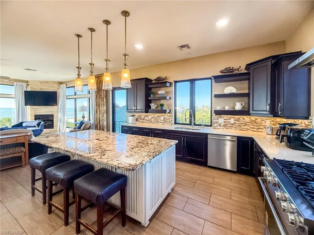 660 Gulf Lane Upper Captiva, FL 33924