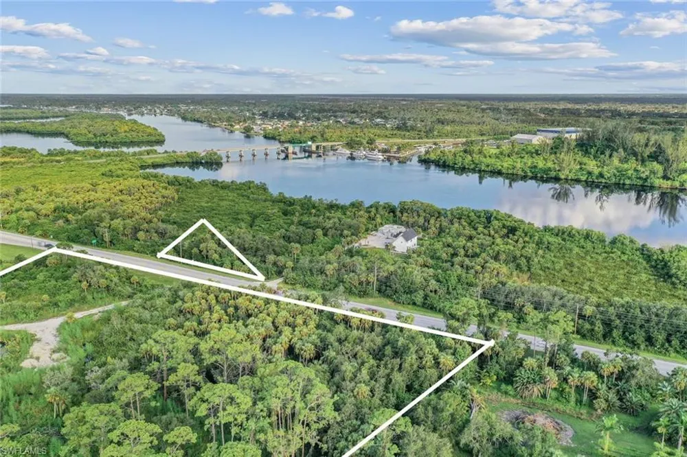 11731 Bayshore Road North Fort Myers, FL 33917