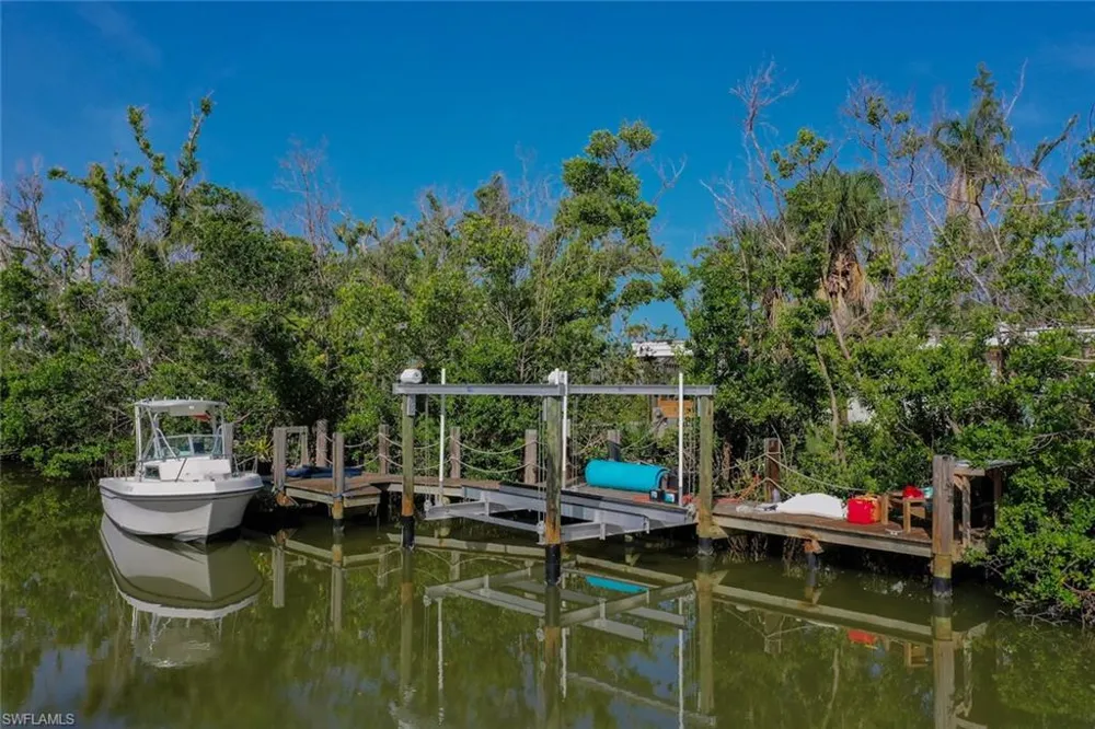 2490 Coconut Drive Sanibel, FL 33957