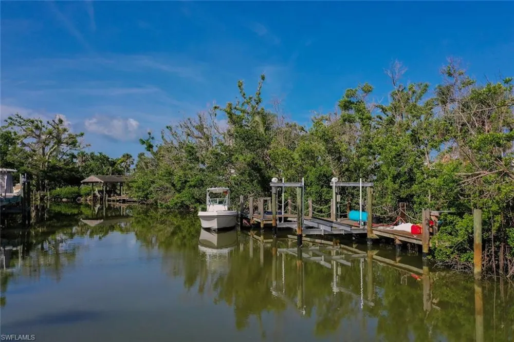 2490 Coconut Drive Sanibel, FL 33957